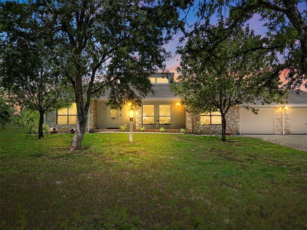 210 Teeoff B, Horseshoe Bay, TX 78657