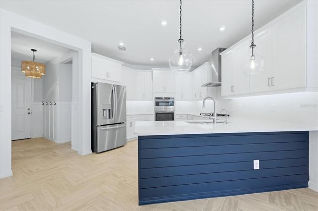 8212 SHOOTING STAR RD, Sarasota, FL 34241