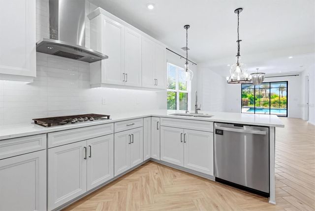 8212 SHOOTING STAR RD, Sarasota, FL 34241