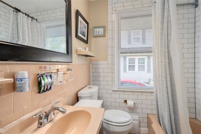 25 Hollywood Avenue, Warwick, RI 02888