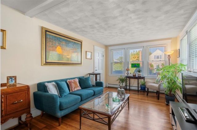 25 Hollywood Avenue, Warwick, RI 02888