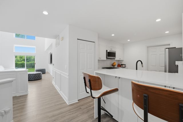 1117 Hawthorne Lane 1117, Elk Grove Village, IL 60007