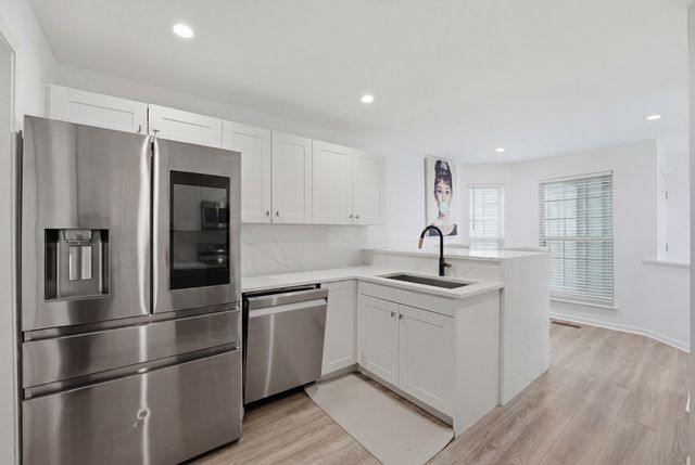 1117 Hawthorne Lane 1117, Elk Grove Village, IL 60007