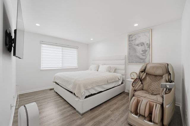 1117 Hawthorne Lane 1117, Elk Grove Village, IL 60007