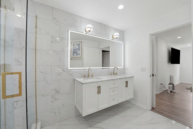 1117 Hawthorne Lane 1117, Elk Grove Village, IL 60007