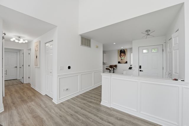 1117 Hawthorne Lane 1117, Elk Grove Village, IL 60007