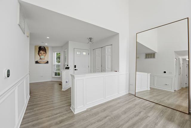 1117 Hawthorne Lane 1117, Elk Grove Village, IL 60007
