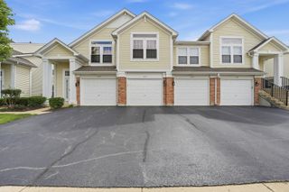 1117 Hawthorne Lane 1117, Elk Grove Village, IL 60007