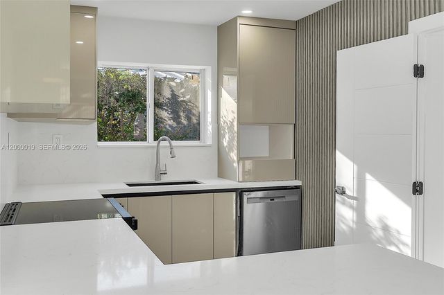 6540 SW 25th St, Miami, FL 33155