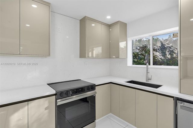 6540 SW 25th St, Miami, FL 33155