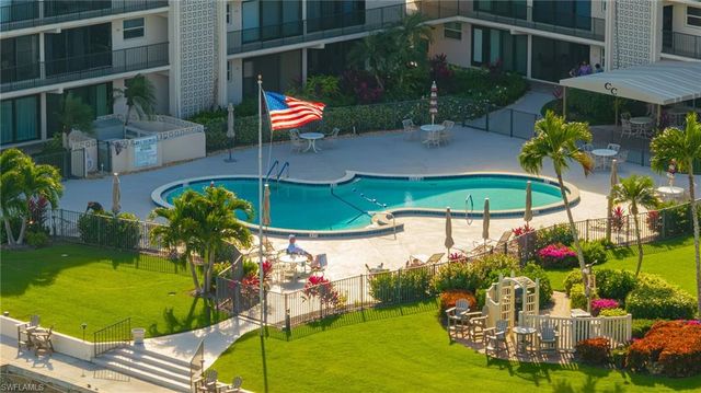 3200 Gulf Shore BLVD N # 401, Naples, FL 34103