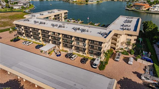 3200 Gulf Shore BLVD N # 401, Naples, FL 34103