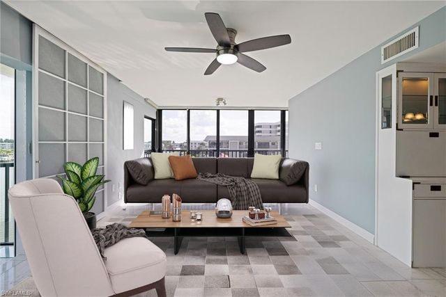 3200 Gulf Shore BLVD N # 401, Naples, FL 34103