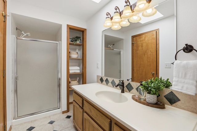 5304 W RUSSETT Dr, Spokane, WA 99208