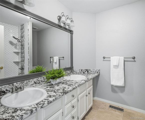 4426 S Andes Way, Aurora, CO 80015