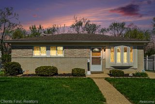 22952 Tuck Road, Farmington, MI 48336