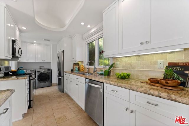 3251 Stewart Avenue, Los Angeles, CA 90066