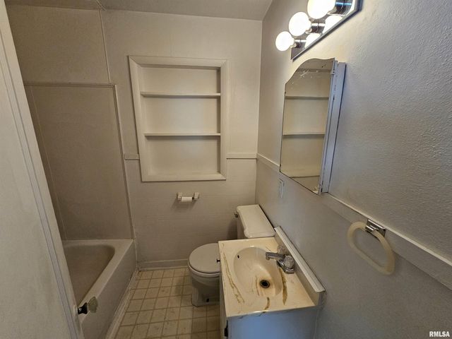 2712 LOGAN Street, Mt Vernon, IL 62864