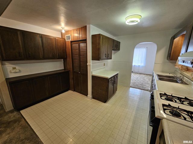 2712 LOGAN Street, Mt Vernon, IL 62864