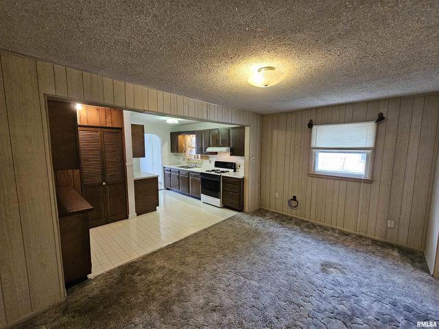 2712 LOGAN Street, Mt Vernon, IL 62864