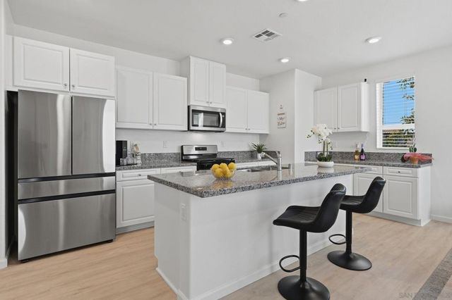 973 Bradley Way, Vista, CA 92081