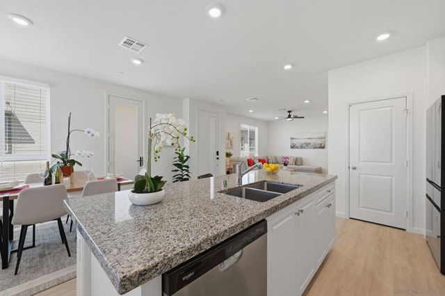 973 Bradley Way, Vista, CA 92081