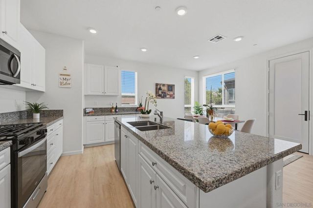 973 Bradley Way, Vista, CA 92081