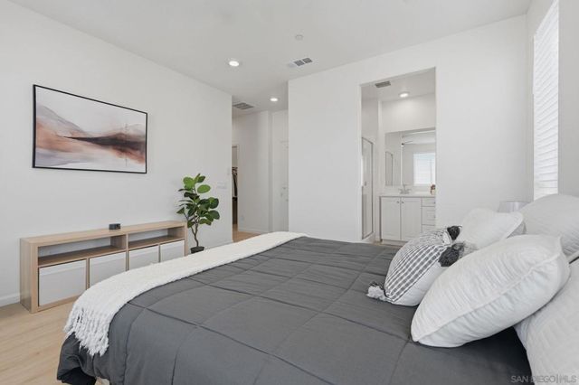 973 Bradley Way, Vista, CA 92081