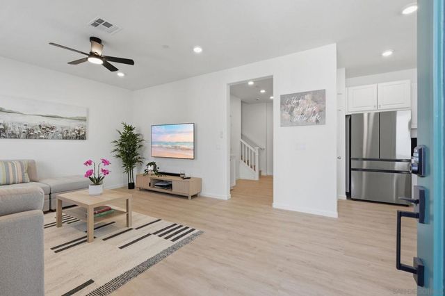 973 Bradley Way, Vista, CA 92081