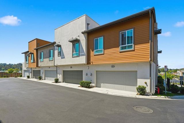 973 Bradley Way, Vista, CA 92081