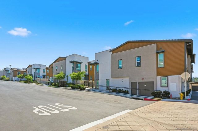 973 Bradley Way, Vista, CA 92081