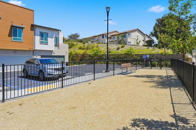 973 Bradley Way, Vista, CA 92081