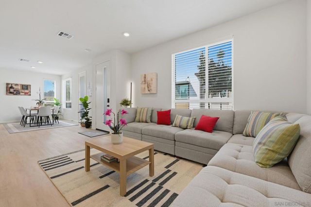 973 Bradley Way, Vista, CA 92081