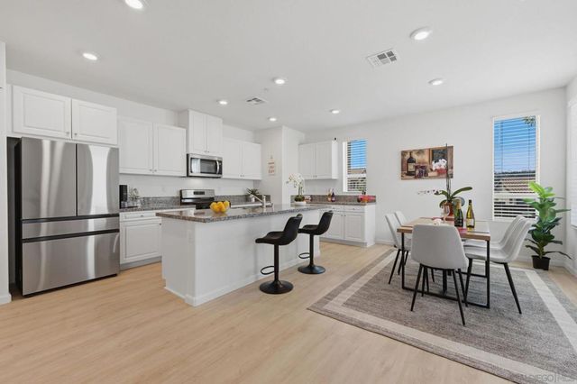 973 Bradley Way, Vista, CA 92081