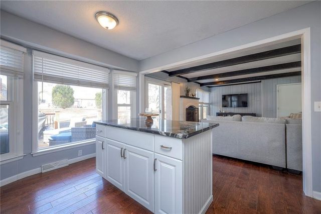7802 WESTGATE Drive, Lenexa, KS 66216
