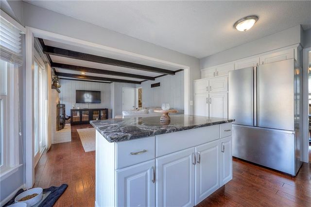 7802 WESTGATE Drive, Lenexa, KS 66216