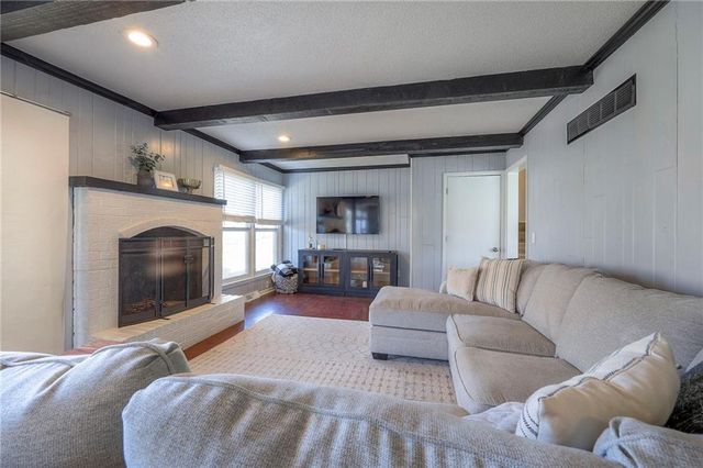 7802 WESTGATE Drive, Lenexa, KS 66216