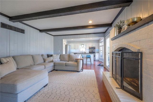7802 WESTGATE Drive, Lenexa, KS 66216