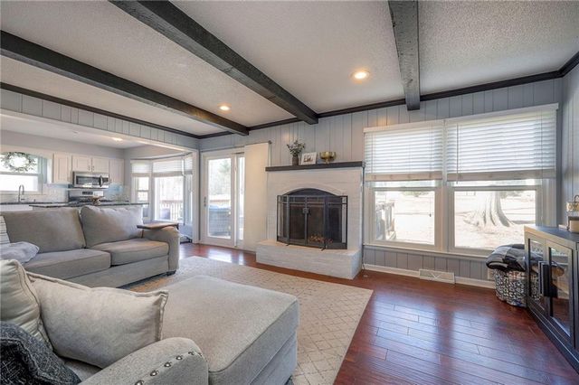 7802 WESTGATE Drive, Lenexa, KS 66216