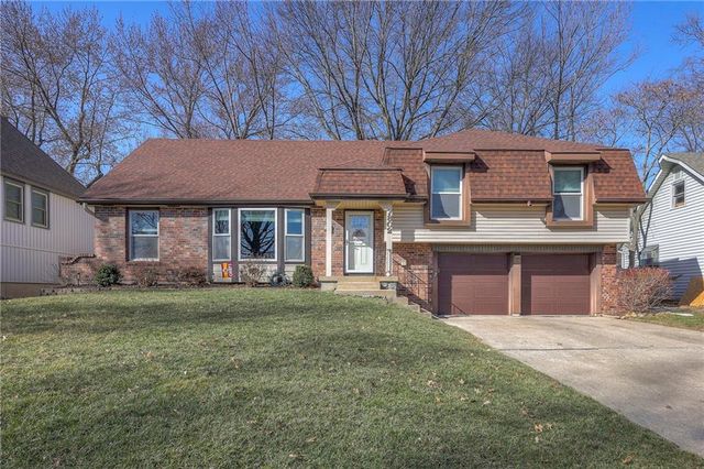 7802 WESTGATE Drive, Lenexa, KS 66216
