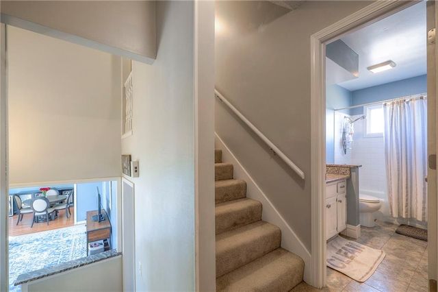 7802 WESTGATE Drive, Lenexa, KS 66216