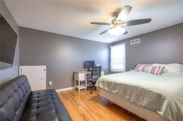 7802 WESTGATE Drive, Lenexa, KS 66216