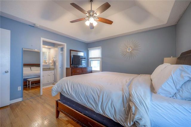 7802 WESTGATE Drive, Lenexa, KS 66216