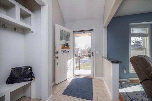 7802 WESTGATE Drive, Lenexa, KS 66216
