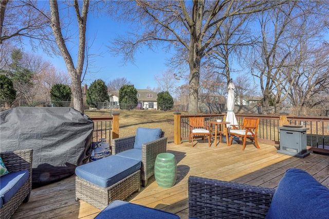7802 WESTGATE Drive, Lenexa, KS 66216