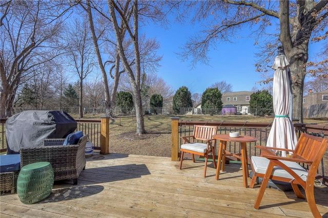 7802 WESTGATE Drive, Lenexa, KS 66216