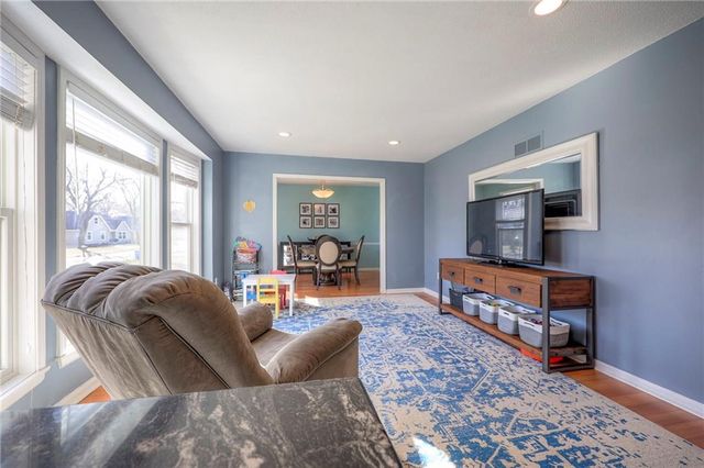 7802 WESTGATE Drive, Lenexa, KS 66216