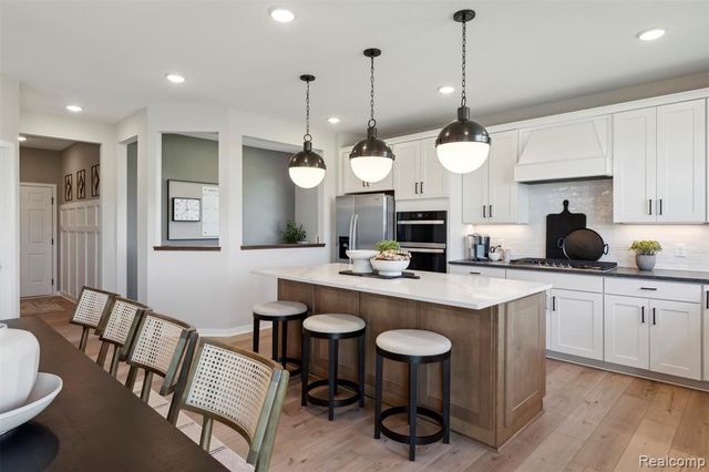 694 Gretchen Lane, Saline, MI 48176