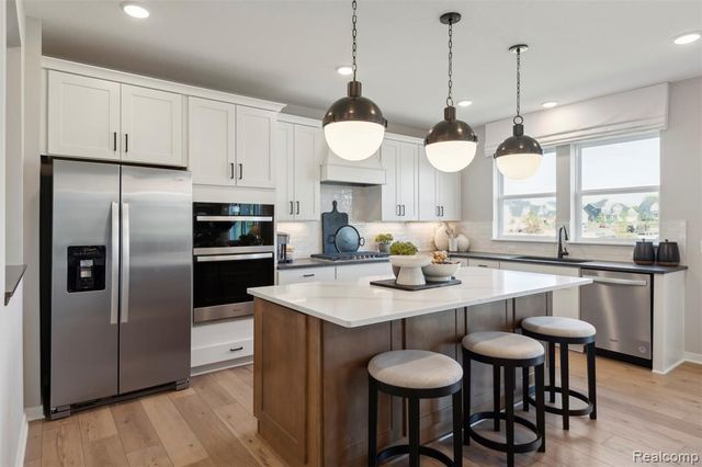 694 Gretchen Lane, Saline, MI 48176