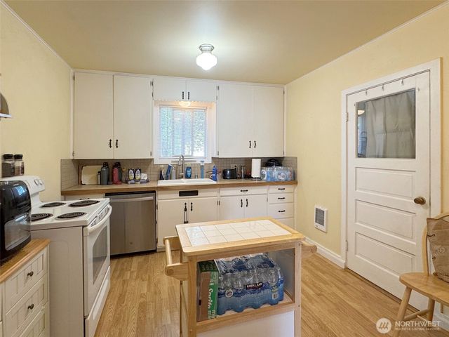 3018 S Peabody Street, Port Angeles, WA 98362